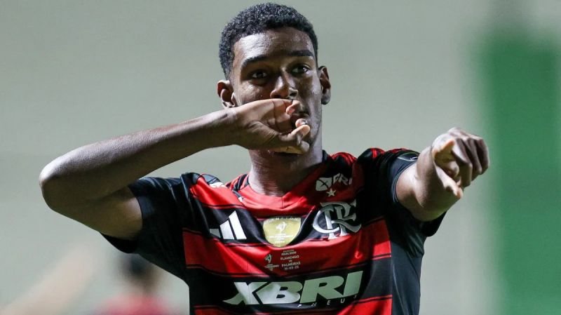 Jugador del Flamengo Sub-20 celebra un gol con la camiseta XBRI
