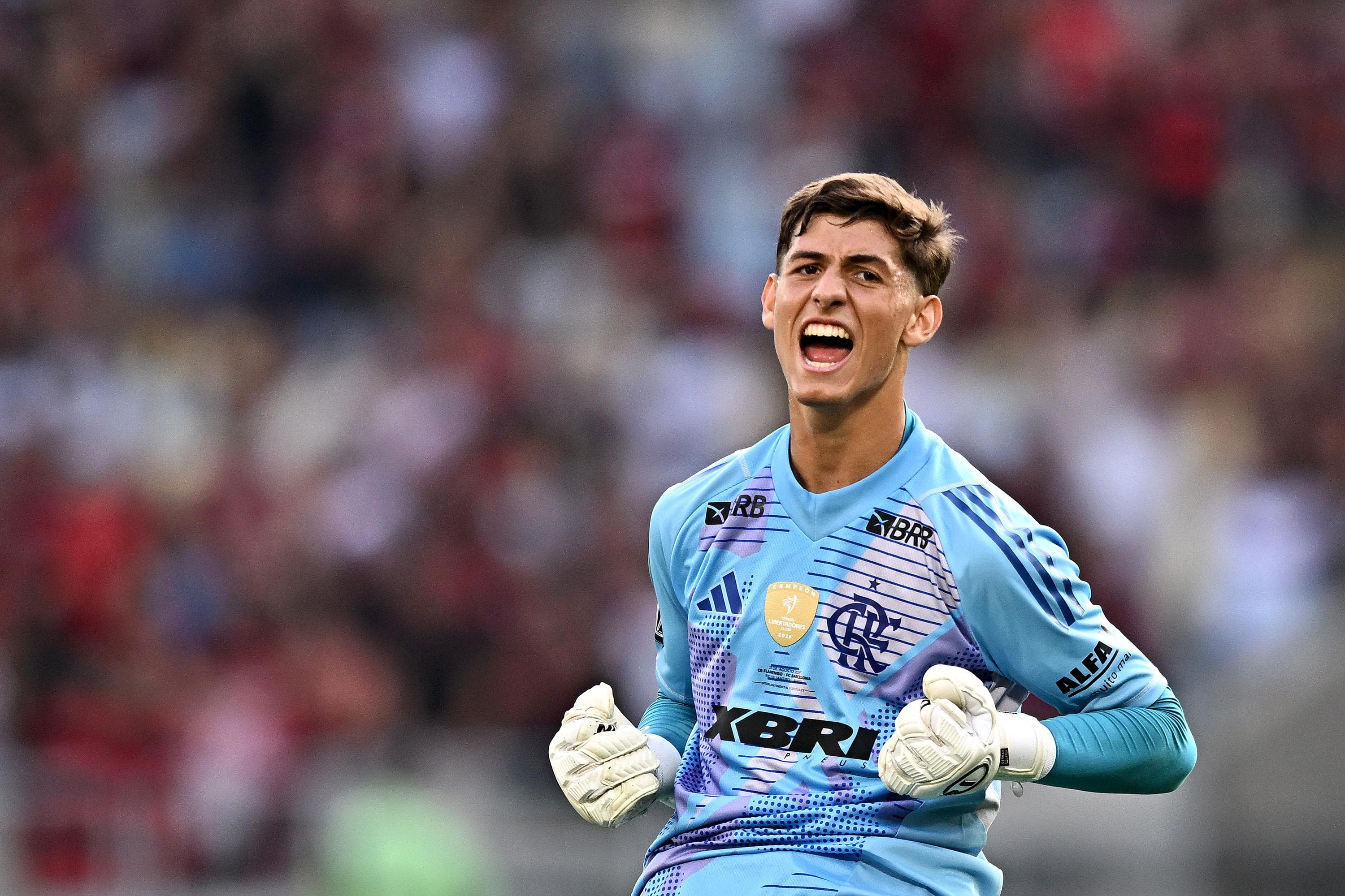 El arquero Léo Nannetti celebra con la camiseta del Flamengo con la marca XBRI